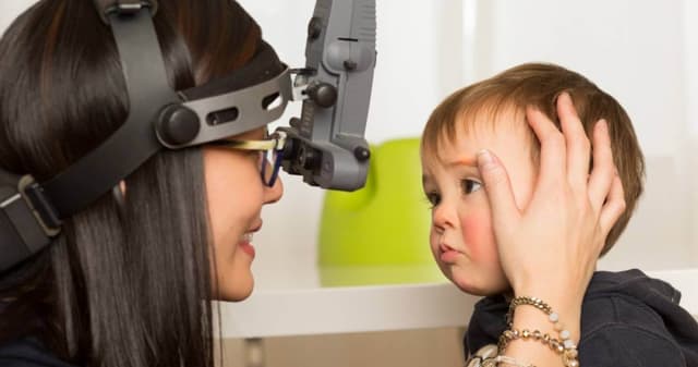 Bebeklere Göz Muayenesi image