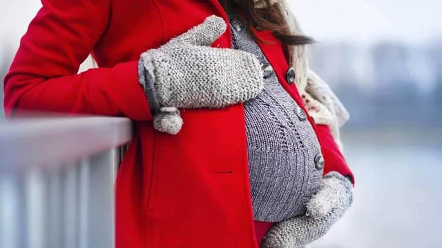 Gebelikte Üşüme: Nedenleri, Belirtileri ve Dikkat Edilmesi Gerekenler image