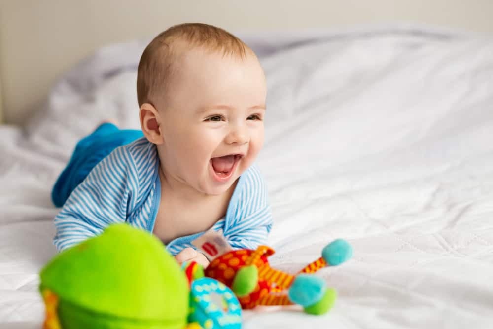 7 Aylık Bebek Gelişimi: Beslenme, Boy-Kilo ve Motor Beceriler kapak resmi