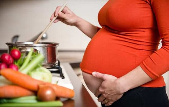 Hamilelikte Yararlı ve Zararlı Besinler Nelerdir? image