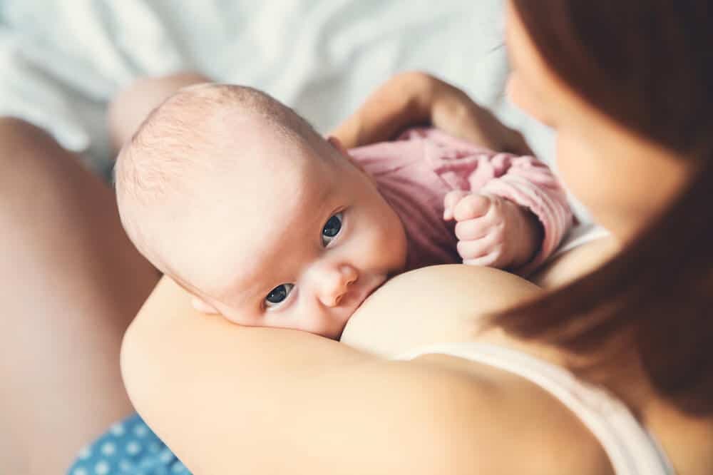 Doğru Emzirme Teknikleri ve Pozisyonları Hakkında Her Şey! kapak resmi