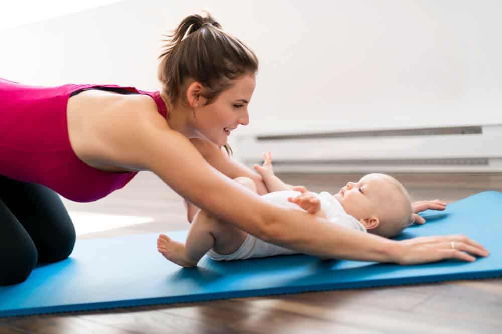 Anne Bebek Yogası Hakkında Her Şey! kapak resmi