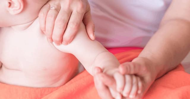 Bebeklerde El ve Bilek Çıkması: Belirtiler, Nedenler ve Tedavi Yöntemleri image