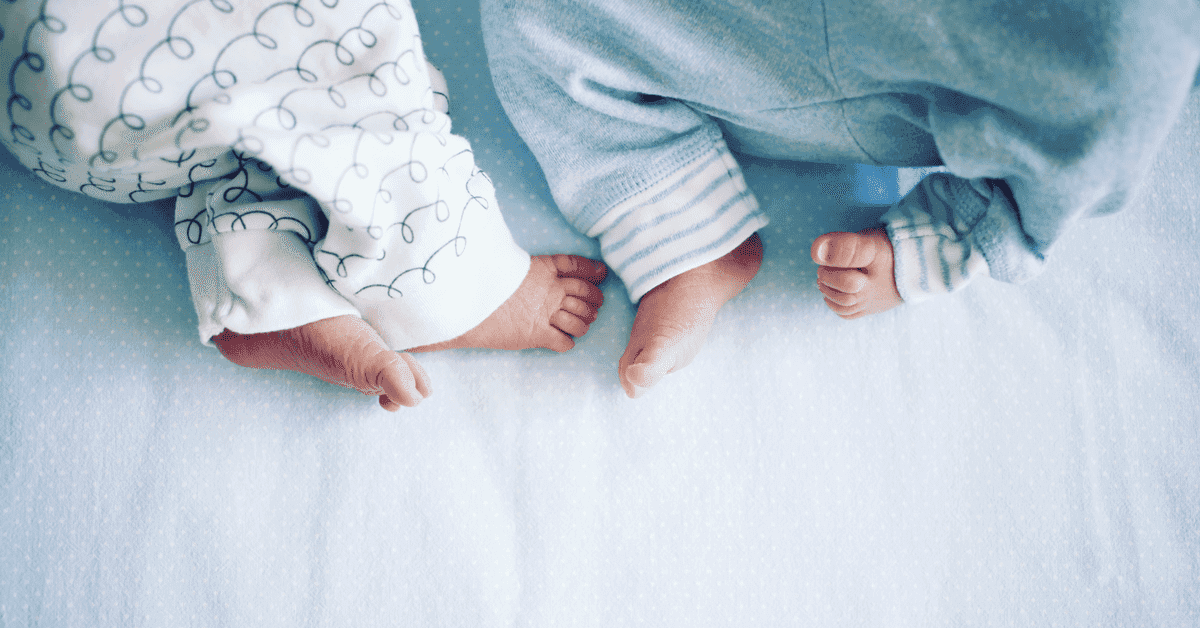 İkiz Bebeklerin Annelerinden Çaldıkları 4 Madde
