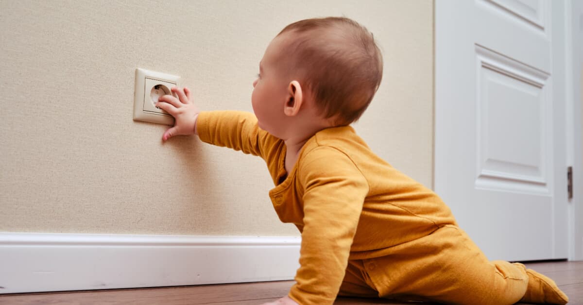 Bebeğinizi Ev Kazalarından Nasıl Koruyabilirsiniz? kapak resmi