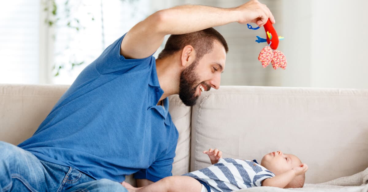 Babaların Bebekleriyle Oyun Oynamasının Önemi kapak resmi
