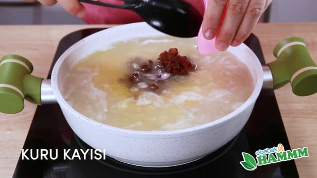 Bebek Yemek Tarifleri | Hammm Vakti | Aşure Tarifi image